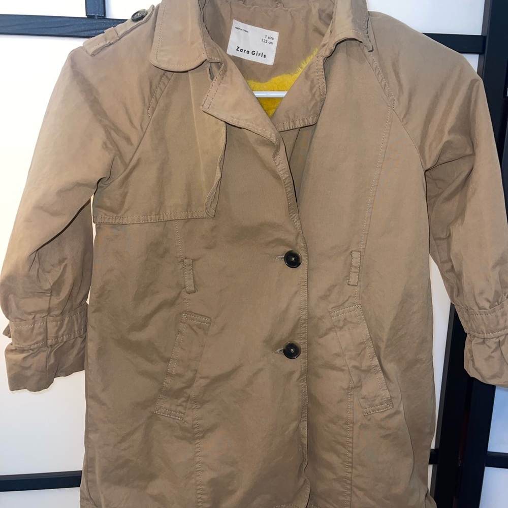 Zara Girl’s Trench Coat w/ Yellow Faux Fur Lining “Ciao London”  Size 7,